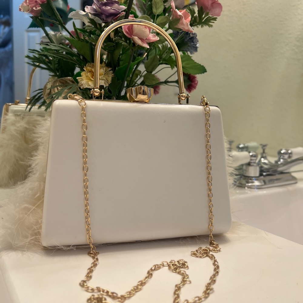 Elegant Cream Feathered top handle bag - Picture 4 of 7